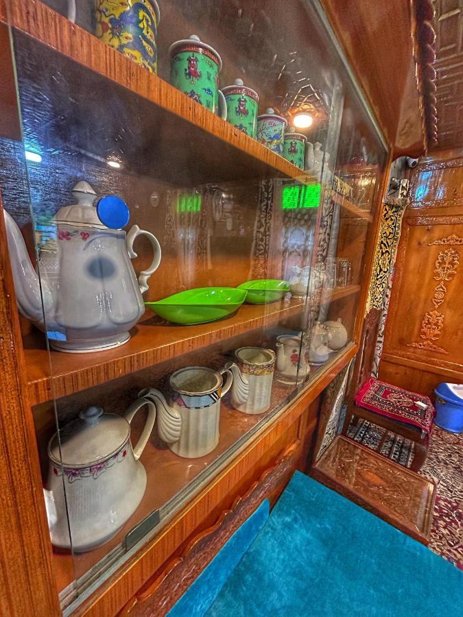 Exotic Young Shreen Houseboat Srinagar  Exterior photo